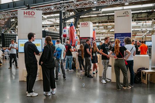 Zum zweiten Mal war GRÜNDUNGSZEIT der Hochschule Düsseldorf mit eigenem Stand auf Deutschlands größter B2B-Start-up-Messe, dem Future Tech Fest im AREAL BÖHLER, vertreten.